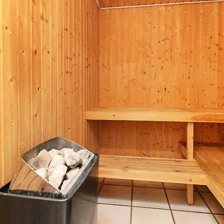 4 Star In Vaeggerlose بيت للعطل Bøtø By